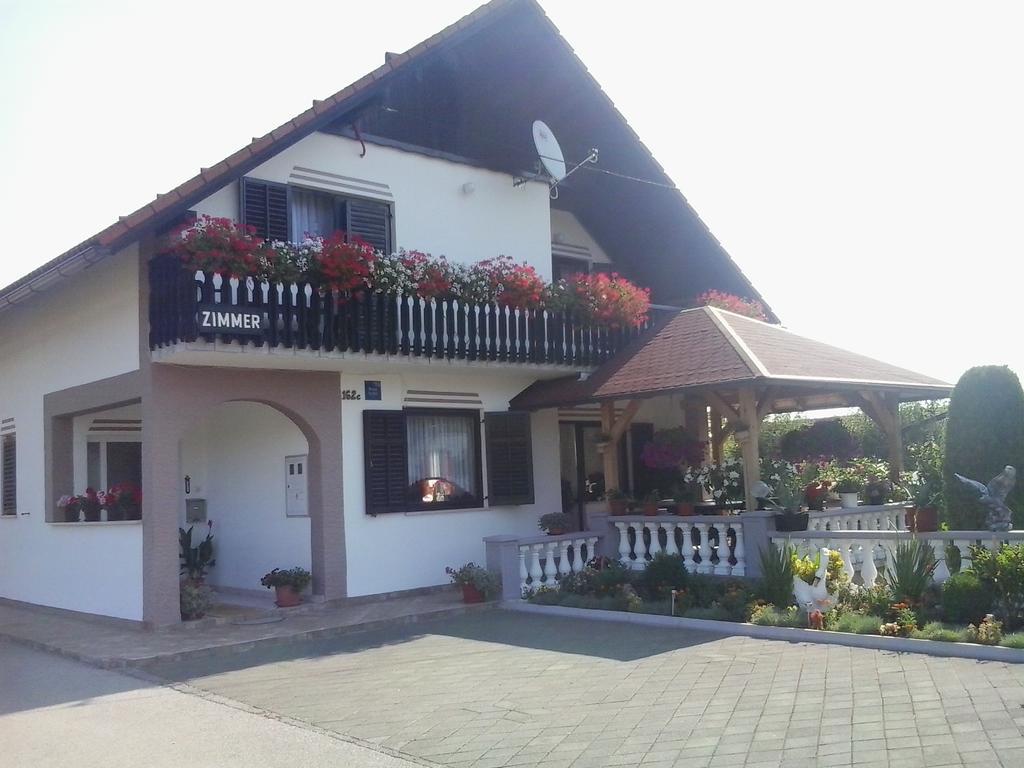 Guesthouse Tomas Catrnja Экстерьер фото