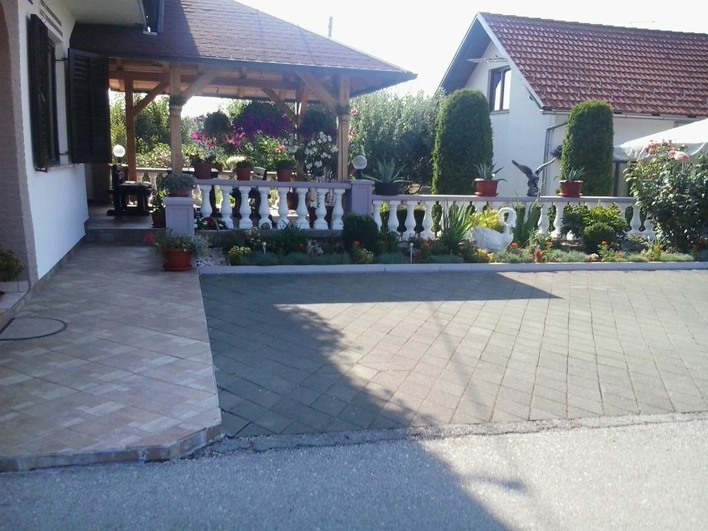 Guesthouse Tomas Catrnja Экстерьер фото