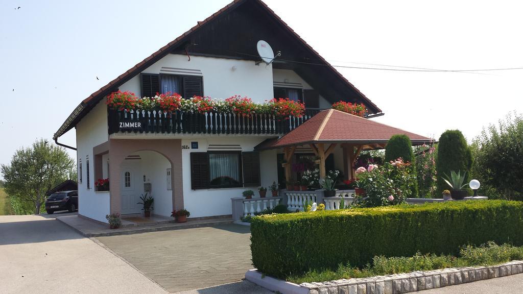 Guesthouse Tomas Catrnja Экстерьер фото