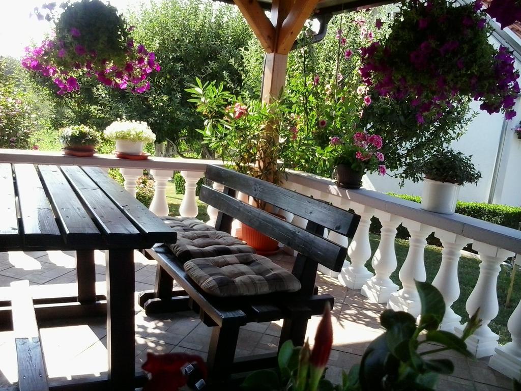 Guesthouse Tomas Catrnja Экстерьер фото