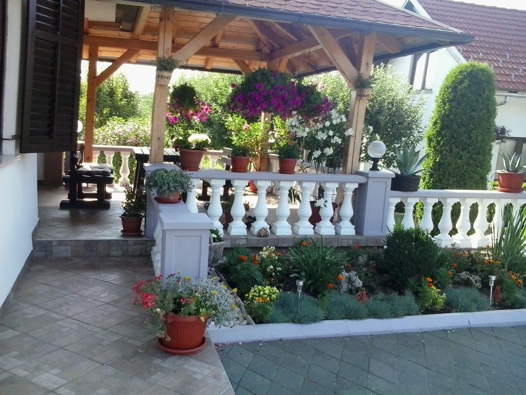 Guesthouse Tomas Catrnja Экстерьер фото
