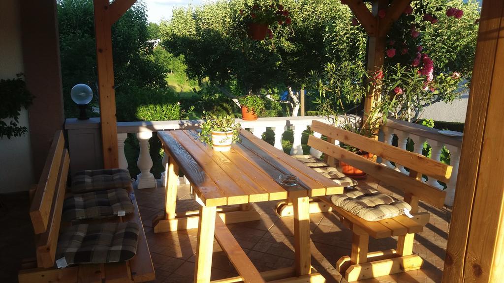 Guesthouse Tomas Catrnja Экстерьер фото