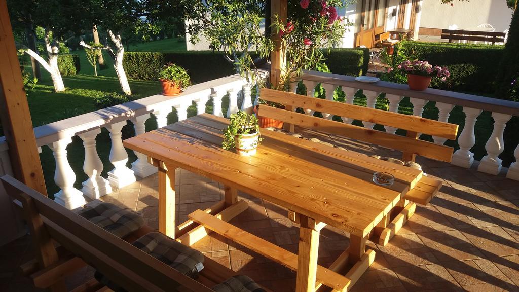 Guesthouse Tomas Catrnja Экстерьер фото