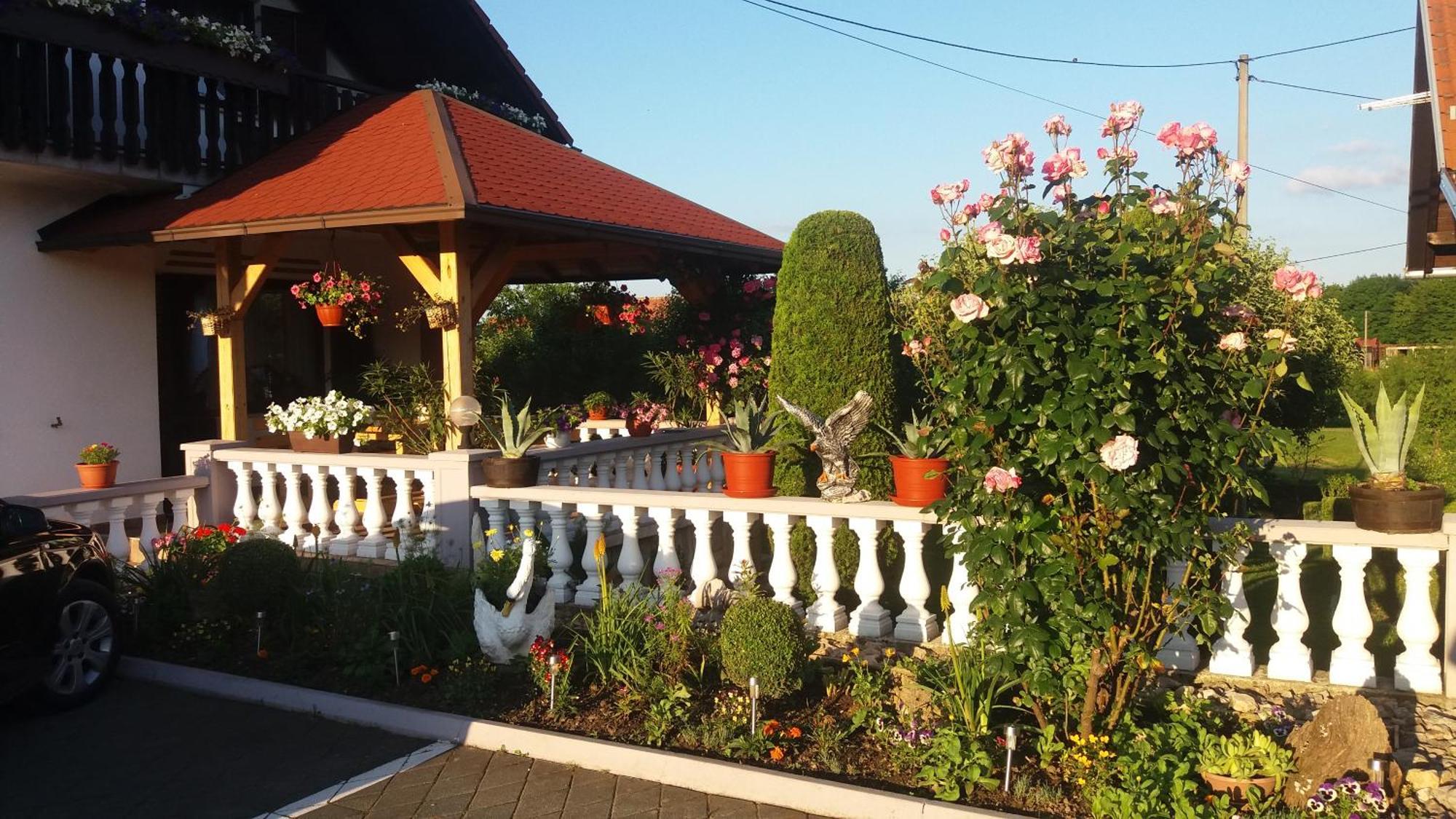 Guesthouse Tomas Catrnja Экстерьер фото