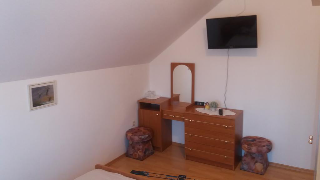 Guesthouse Tomas Catrnja Экстерьер фото
