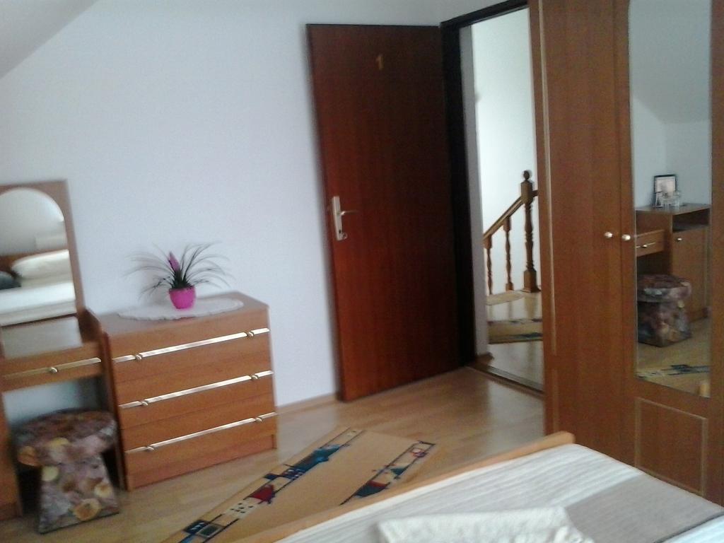Guesthouse Tomas Catrnja Экстерьер фото