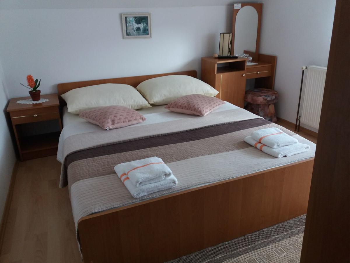 Guesthouse Tomas Catrnja Экстерьер фото