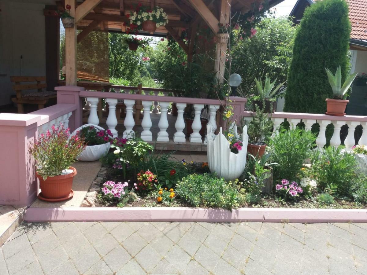 Guesthouse Tomas Catrnja Экстерьер фото