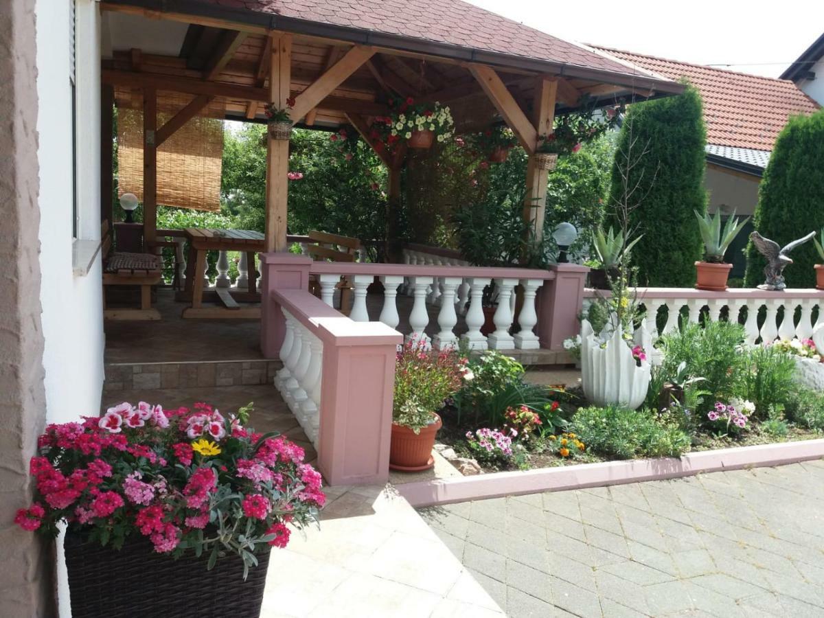 Guesthouse Tomas Catrnja Экстерьер фото